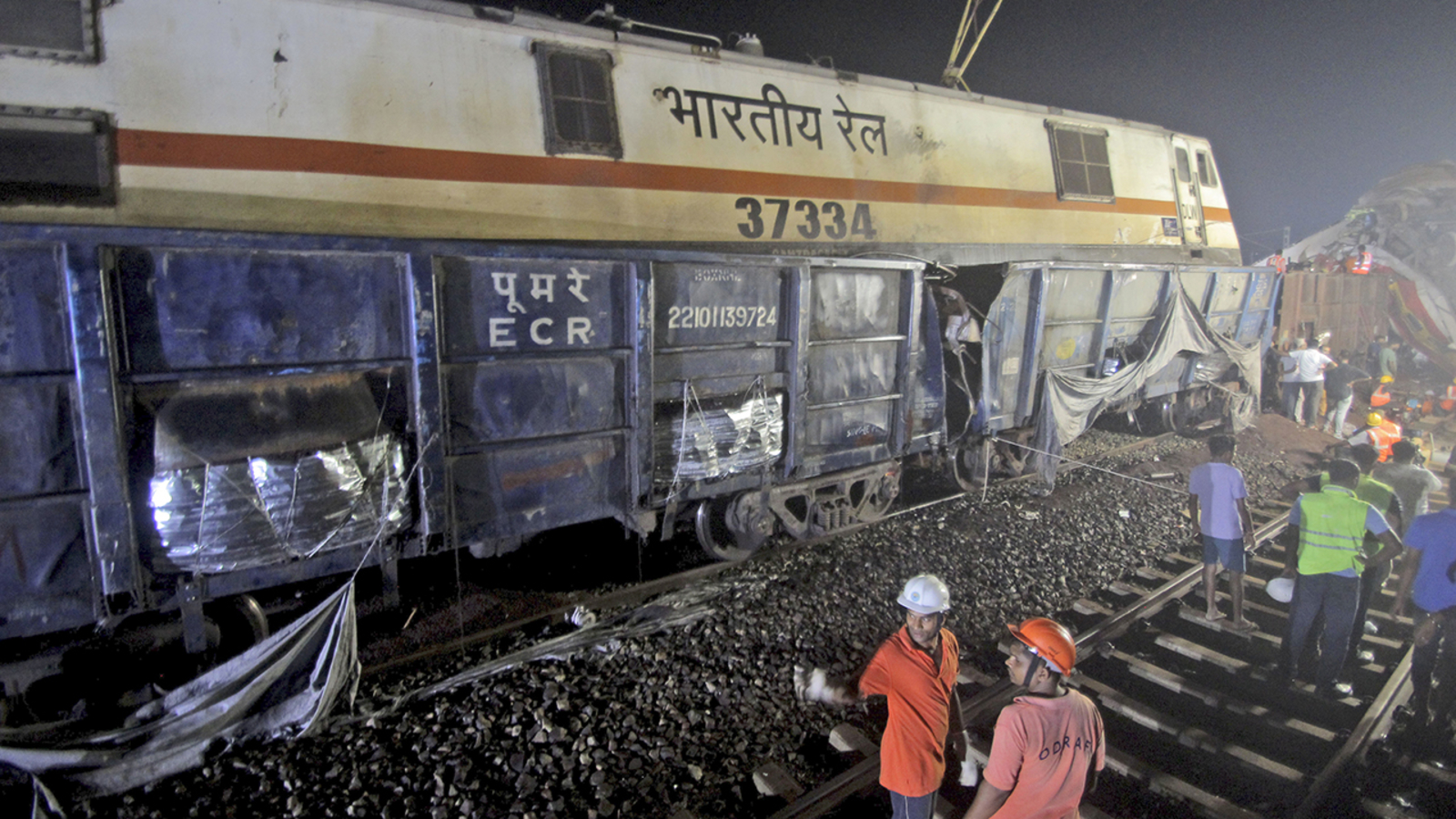 India train crash: A passenger train derails in India, killing more than 200 people, trapping many others